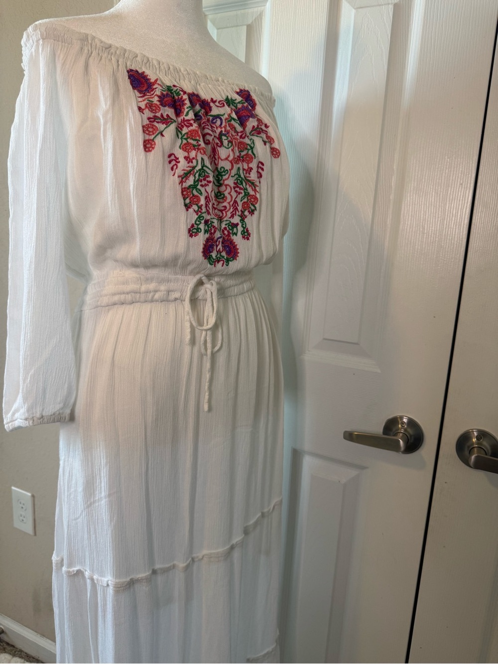 J.Gee Embroidered Floral Bohemian Maxi Dress Size Medium Off Shoulder - Picture 7 of 9